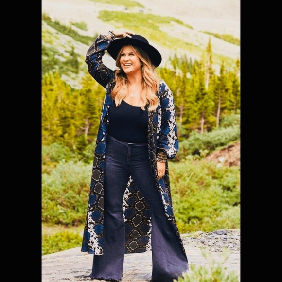 NWT Buddy Love Stoney Charmer Duster
S/M Green/Aqua Snakeskin w/Elastic Sleeves - Picture 3 of 4